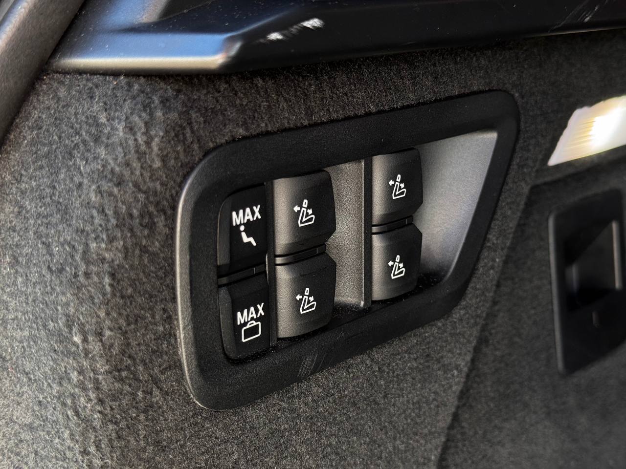 2023 BMW X7 M60i AWD