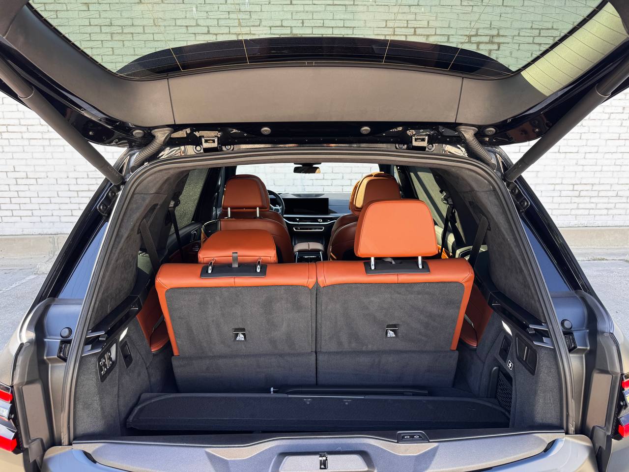 2023 BMW X7 M60i AWD