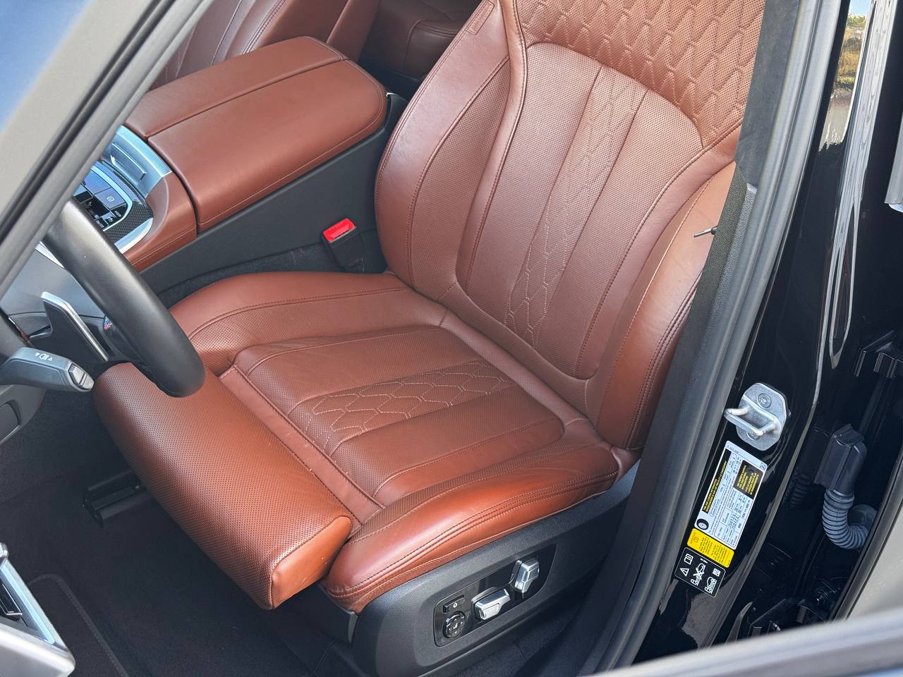 2023 BMW X7 M60i AWD