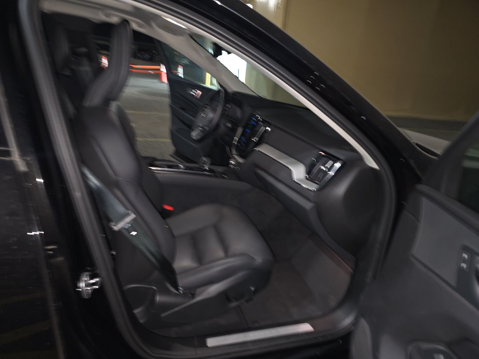 2025 Volvo XC60 B5 Plus AWD