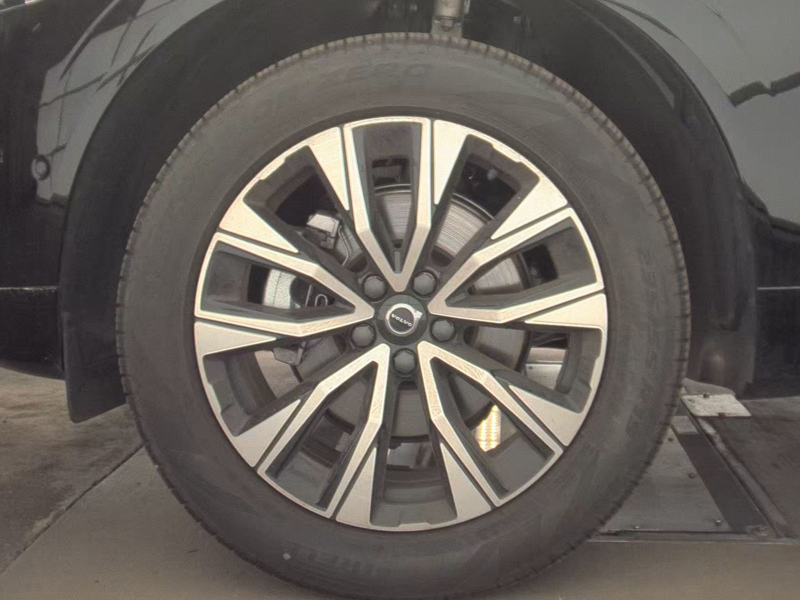 2025 Volvo XC60 B5 Plus AWD