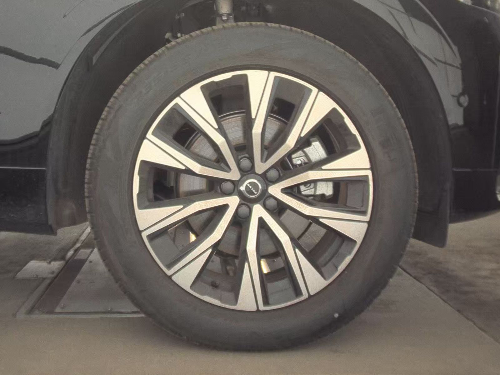 2025 Volvo XC60 B5 Plus AWD