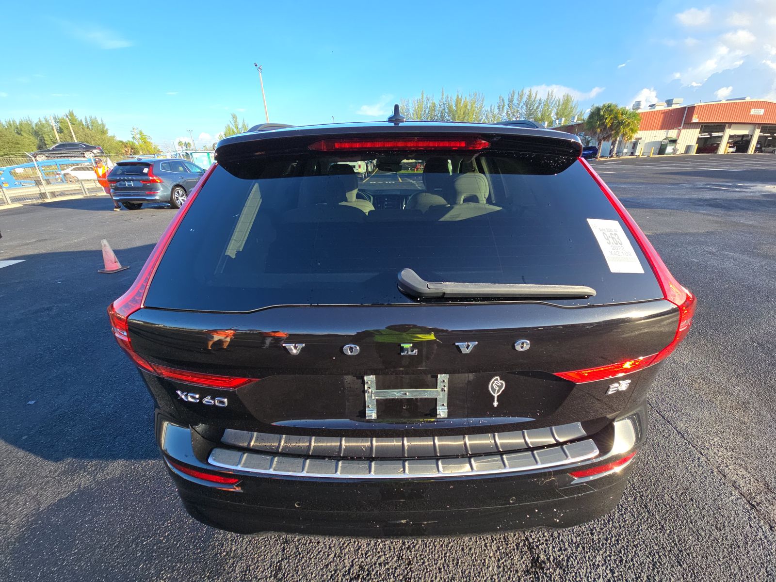 2022 Volvo XC60 B5 Momentum FWD