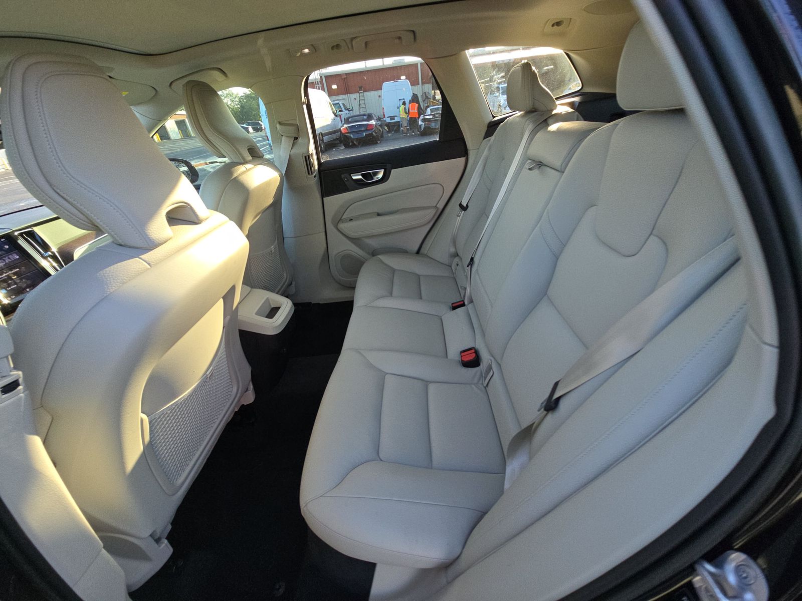 2022 Volvo XC60 B5 Momentum FWD