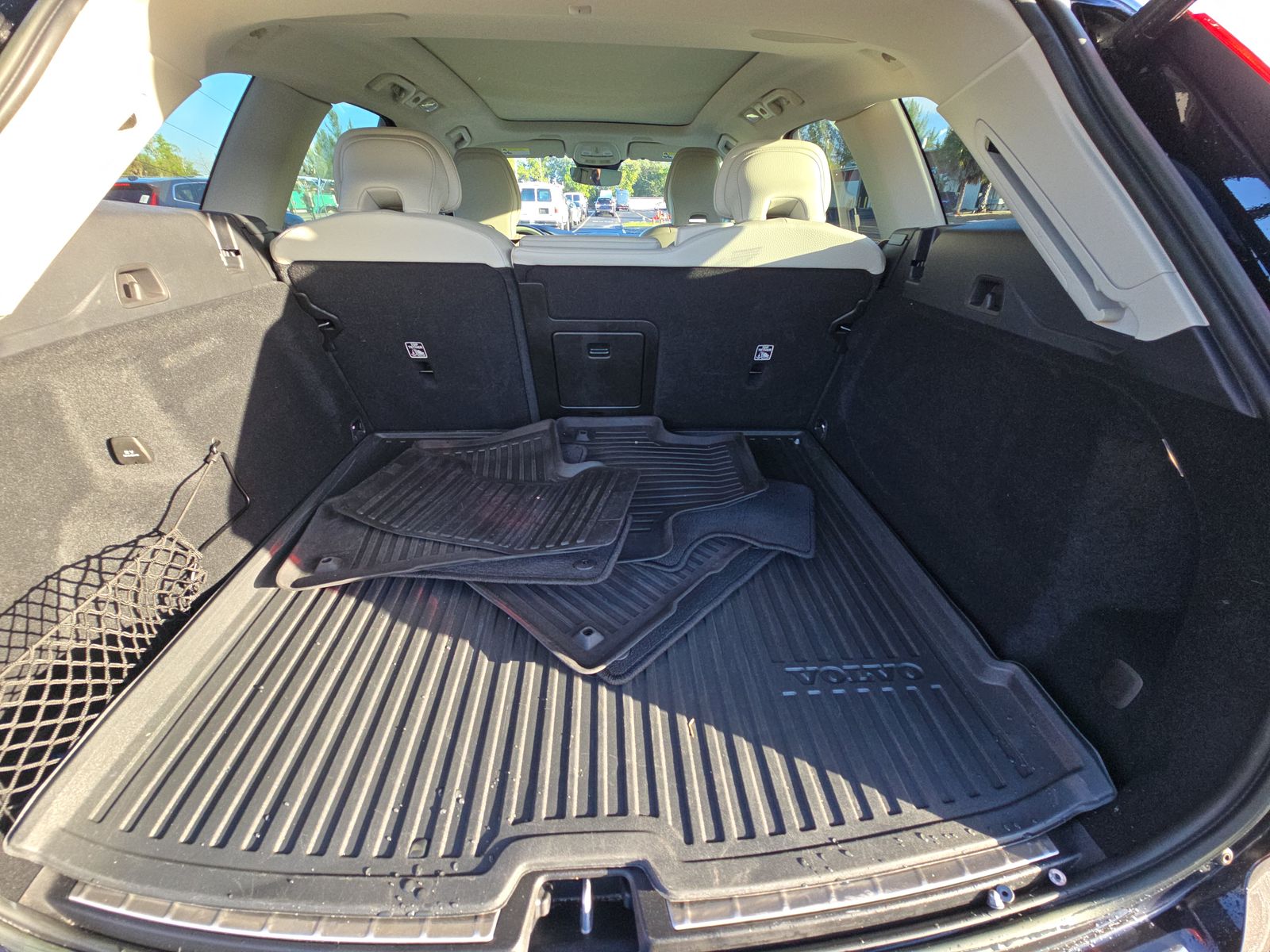 2022 Volvo XC60 B5 Momentum FWD