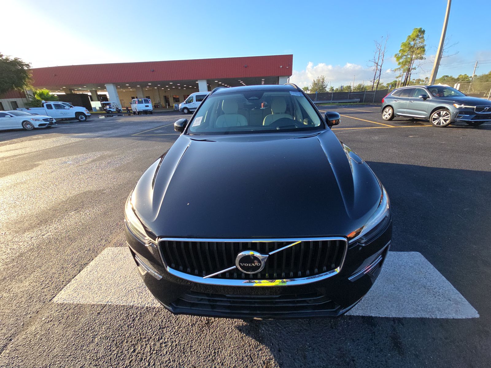 2022 Volvo XC60 B5 Momentum FWD