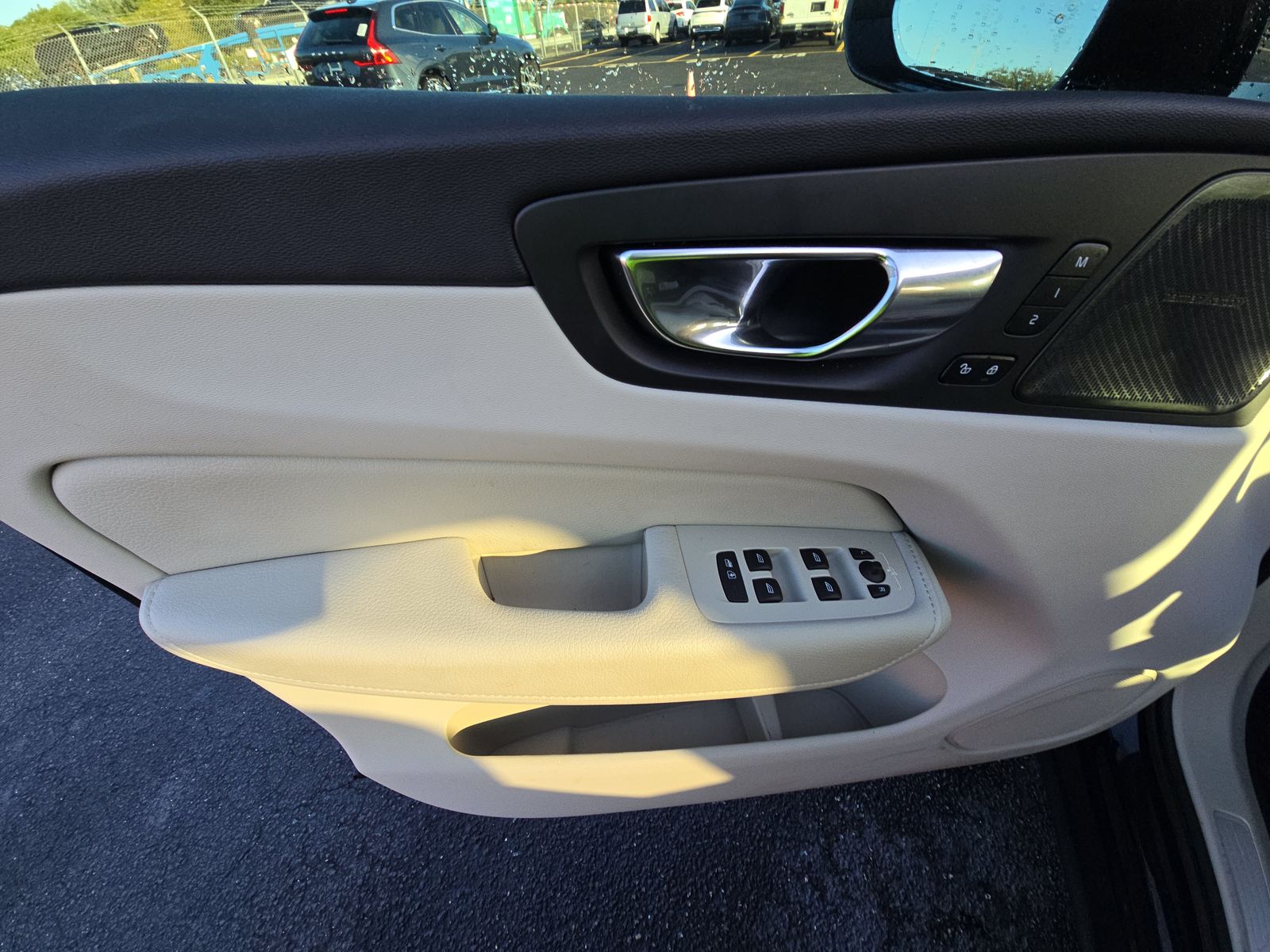 2022 Volvo XC60 B5 Momentum FWD