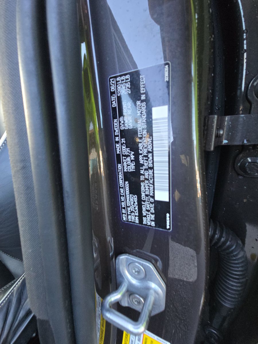 2022 Volvo XC60 B5 R-Design FWD