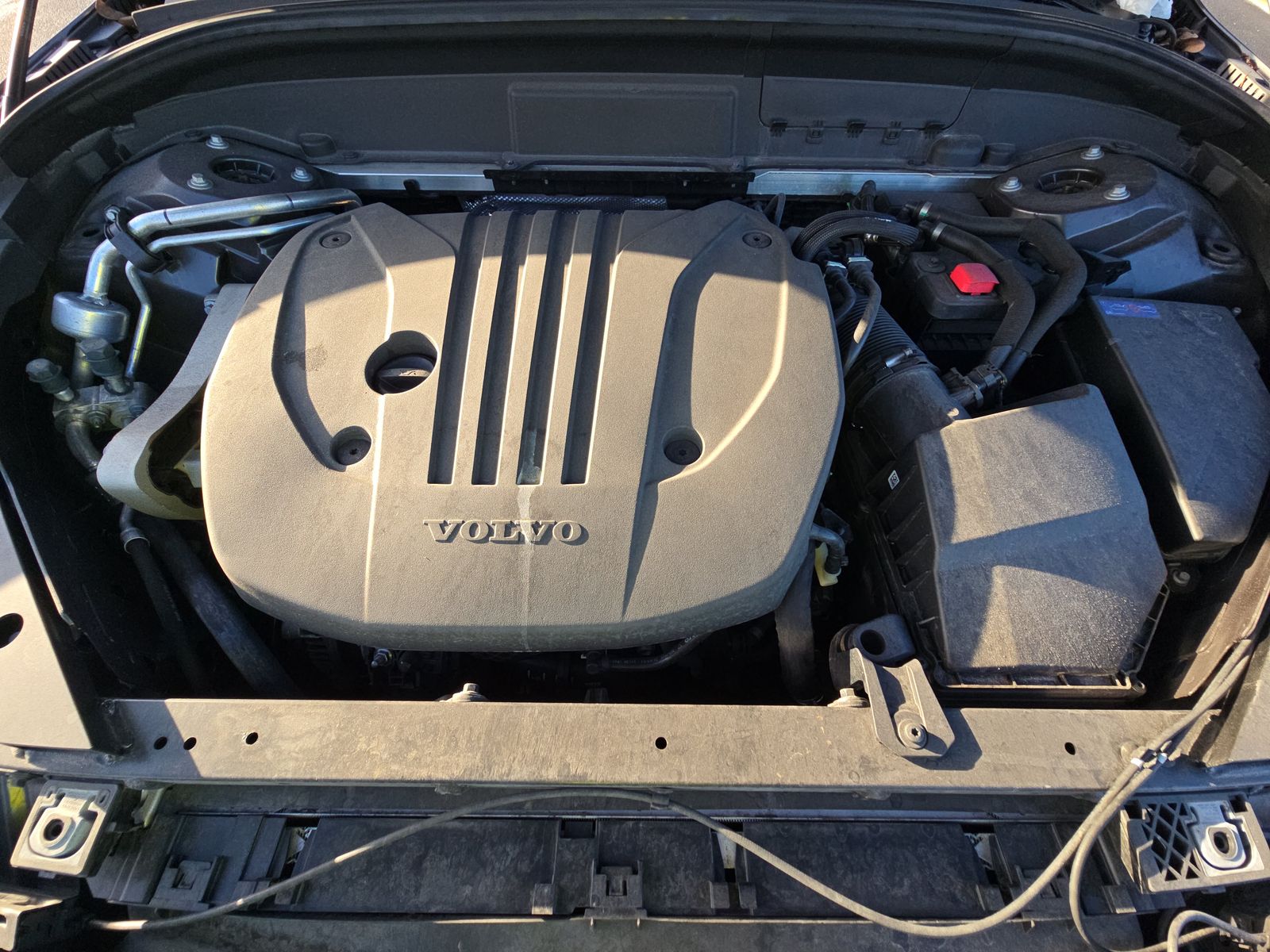 2022 Volvo XC60 B5 R-Design FWD