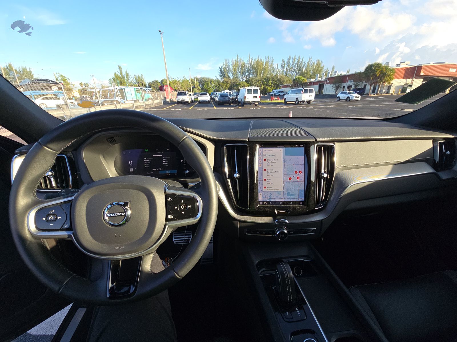 2022 Volvo XC60 B5 R-Design FWD