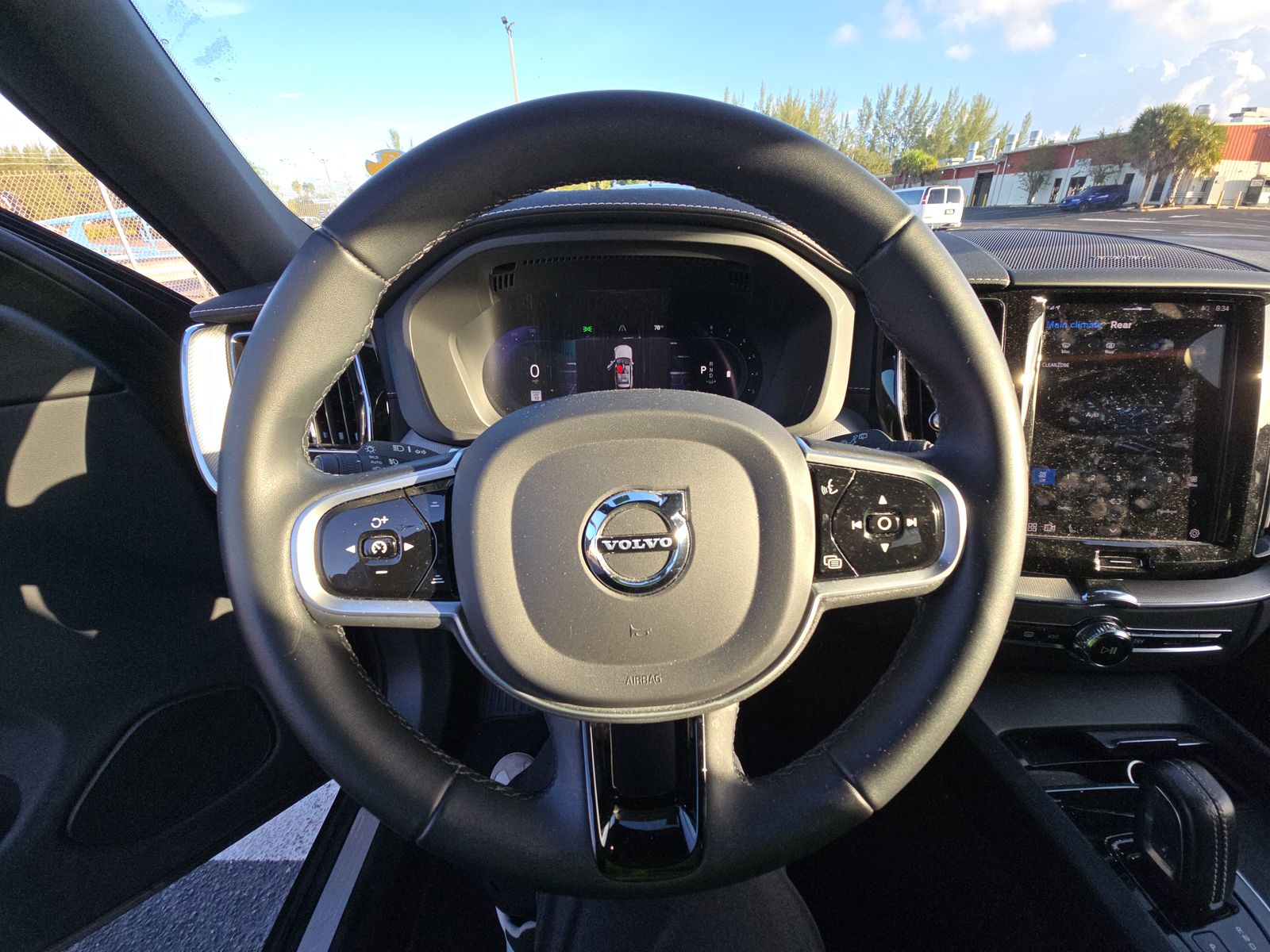 2022 Volvo XC60 B5 R-Design FWD