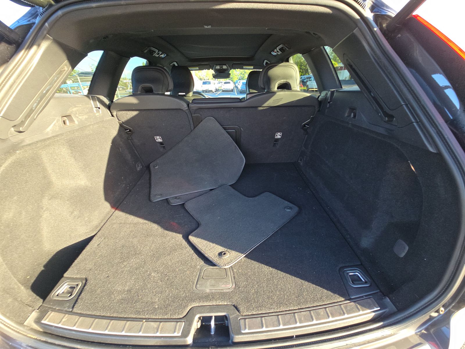 2022 Volvo XC60 B5 R-Design FWD