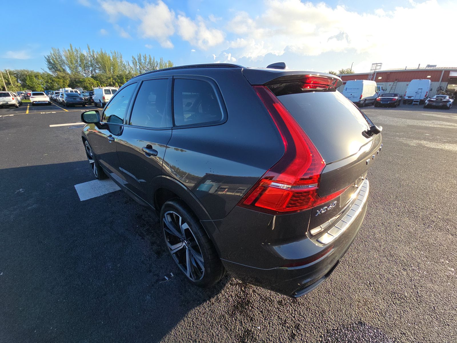 2022 Volvo XC60 B5 R-Design FWD