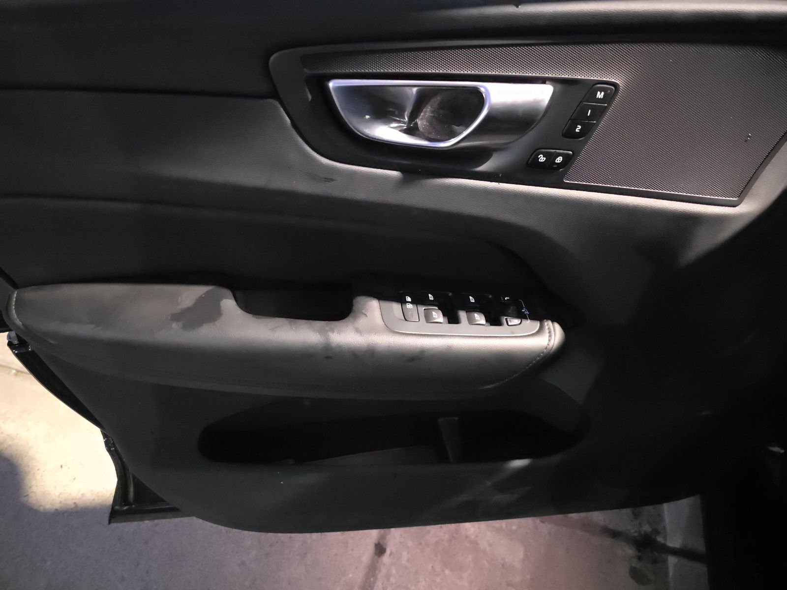 2025 Volvo XC60 B5 Plus AWD