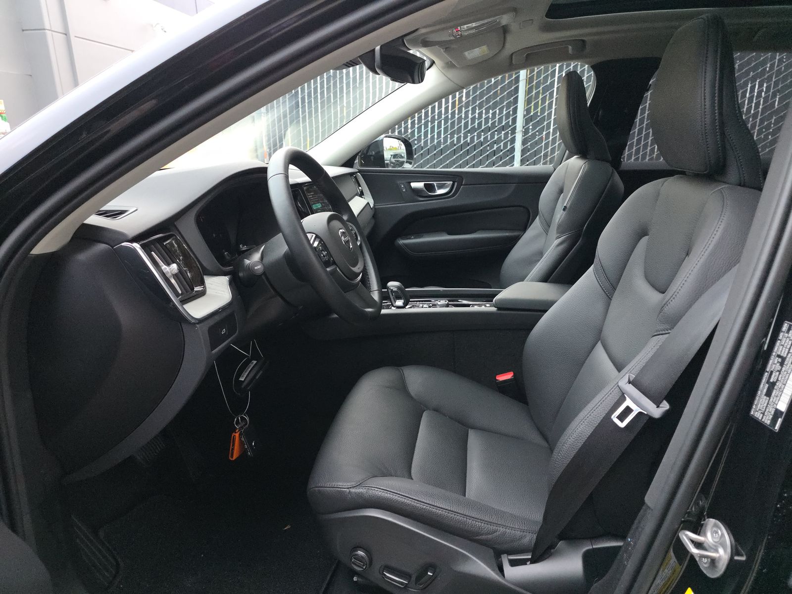 2025 Volvo XC60 B5 Plus AWD