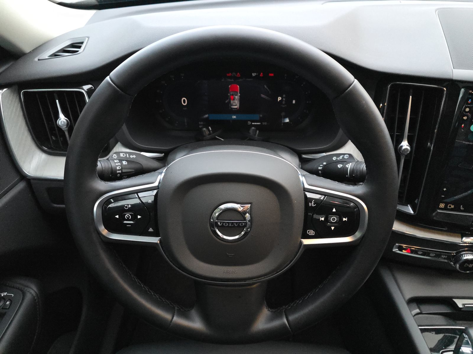 2025 Volvo XC60 B5 Plus AWD