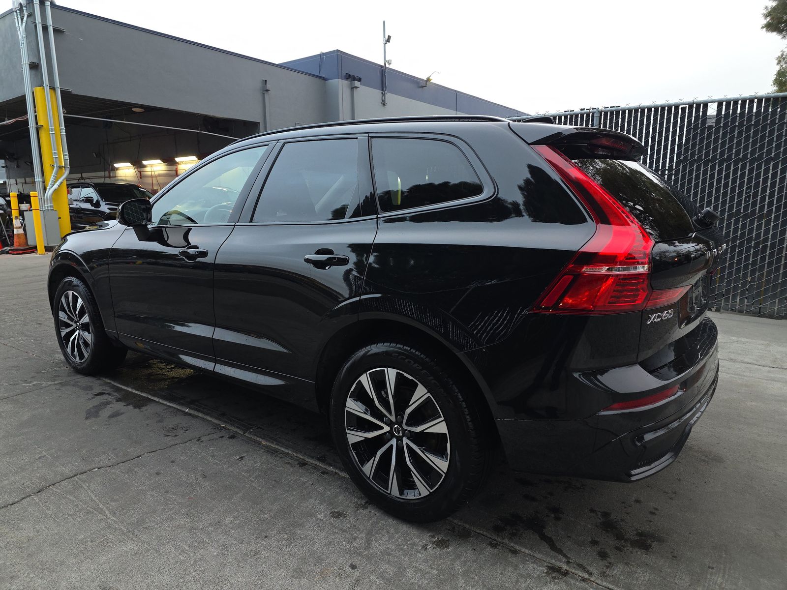 2025 Volvo XC60 B5 Plus AWD