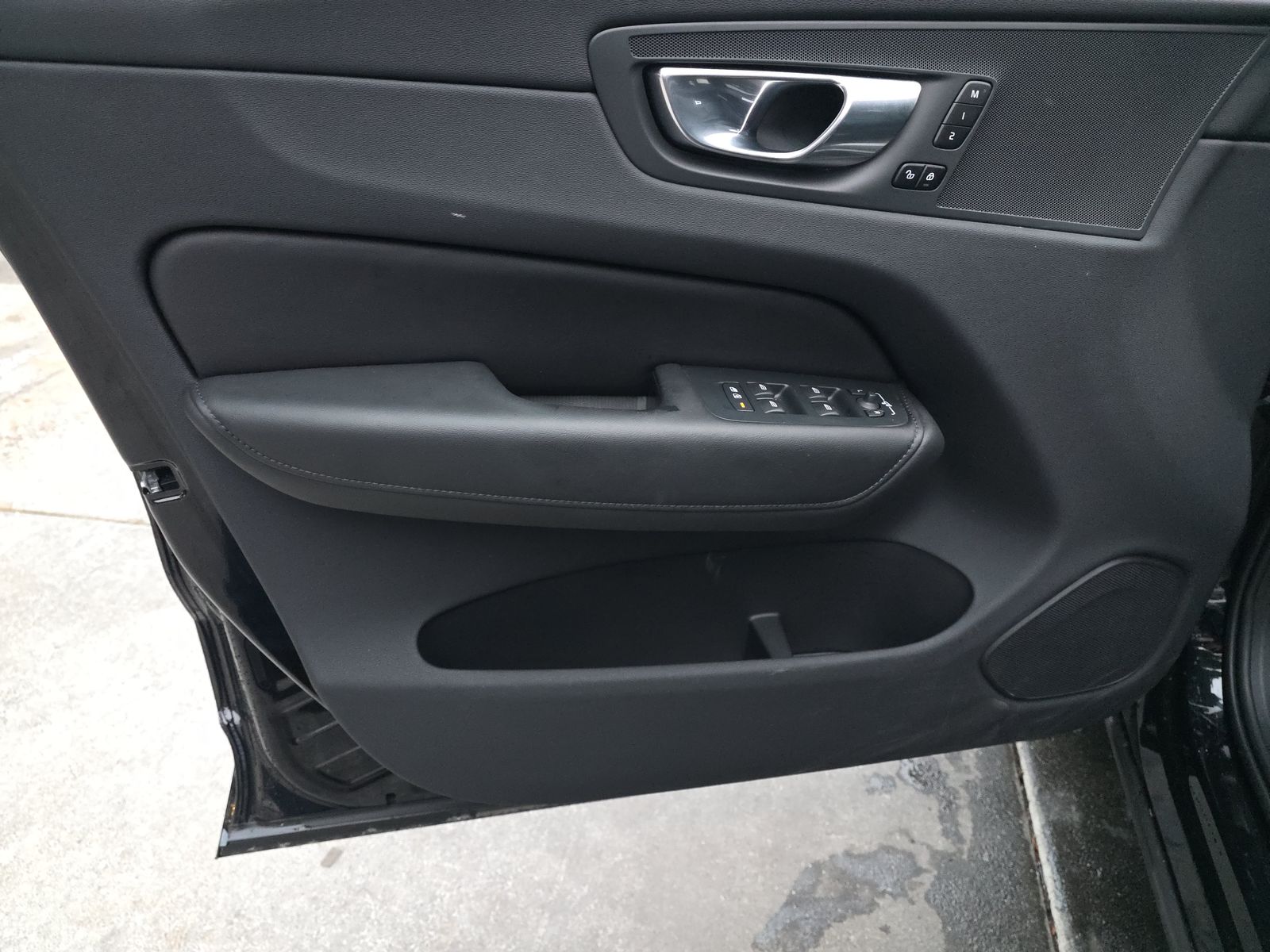 2025 Volvo XC60 B5 Plus AWD