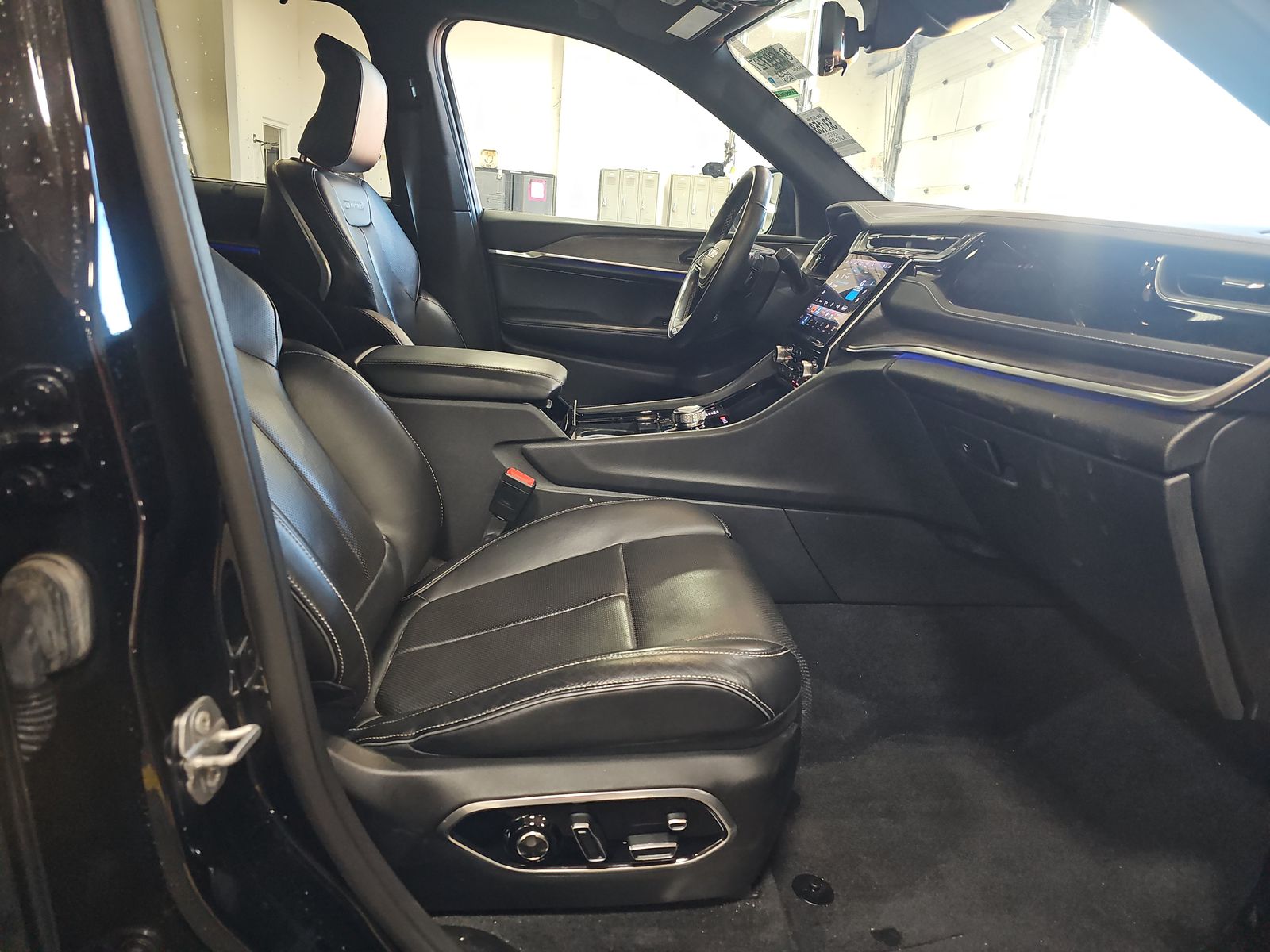 2022 Jeep Grand Cherokee Overland AWD