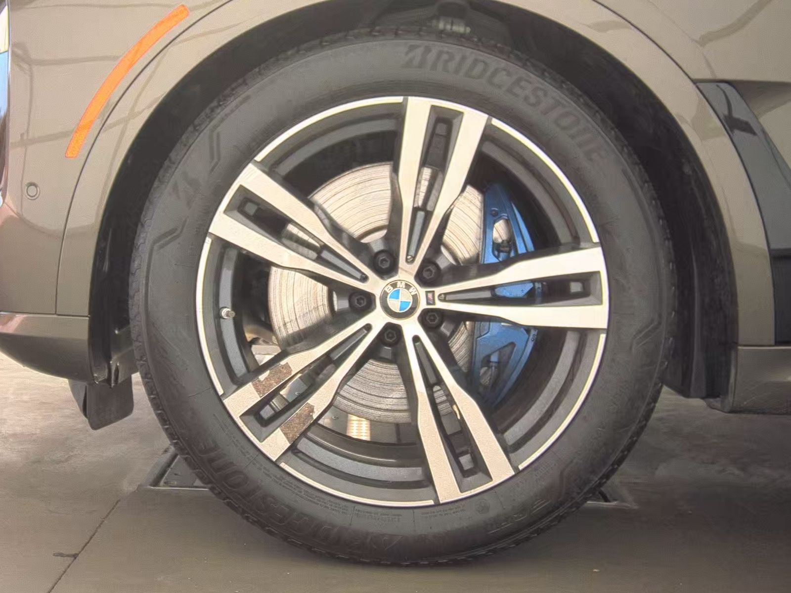 2025 BMW X7 M60i AWD