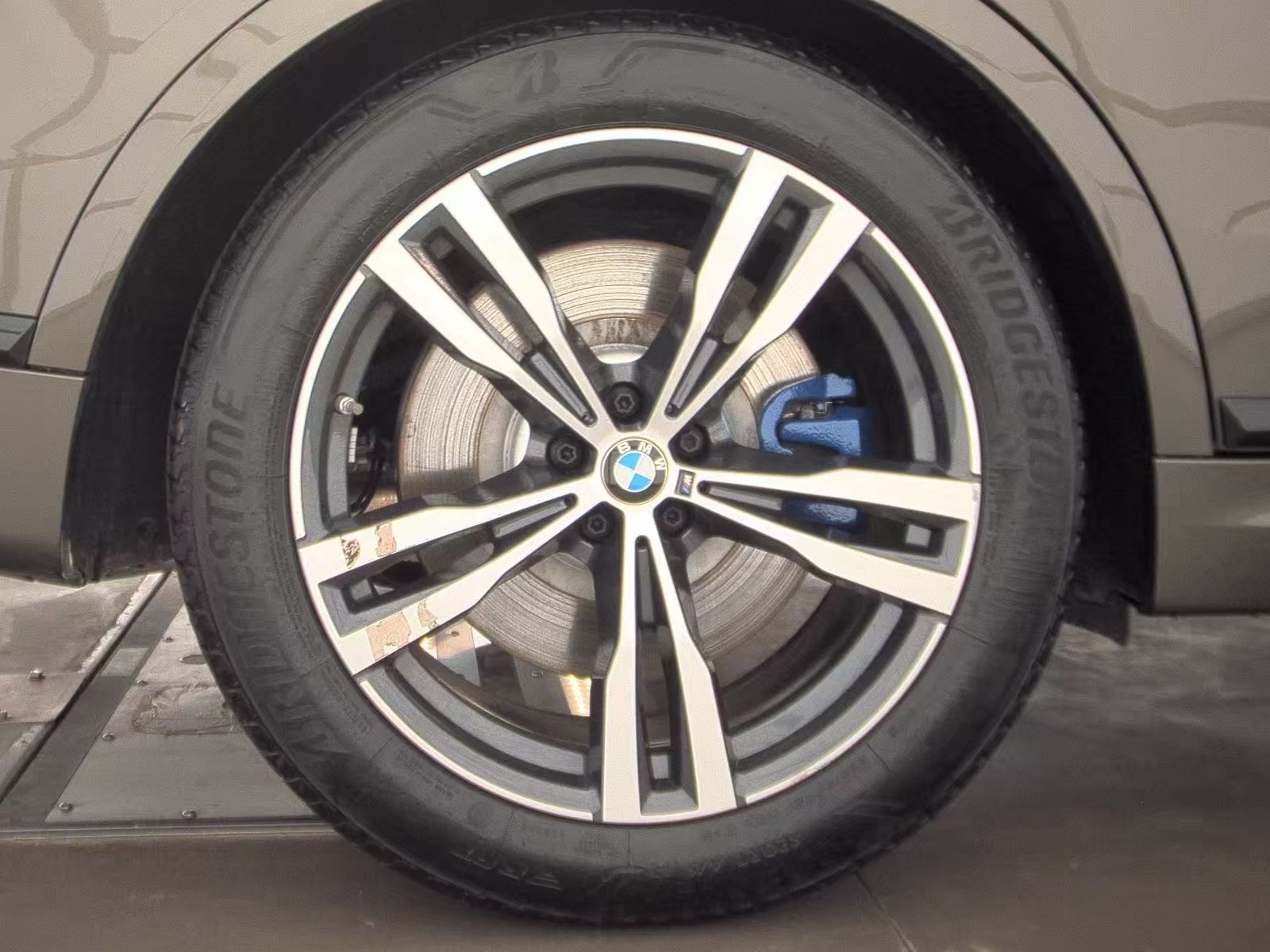 2025 BMW X7 M60i AWD