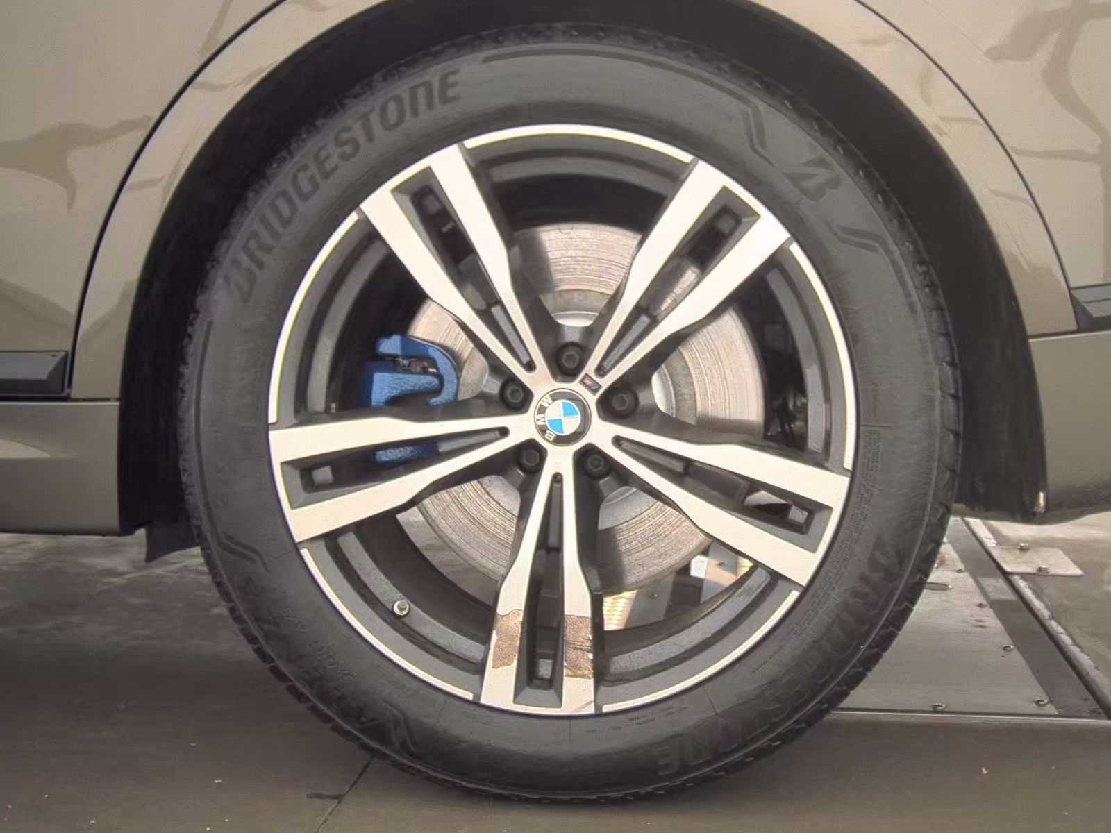 2025 BMW X7 M60i AWD