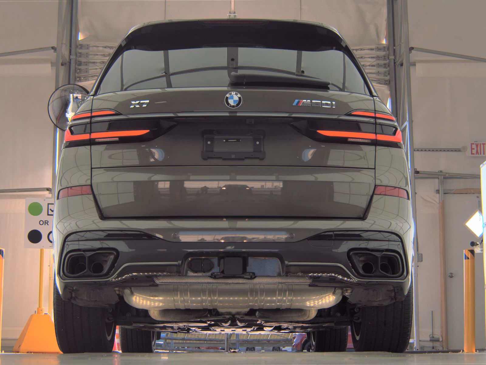 2025 BMW X7 M60i AWD