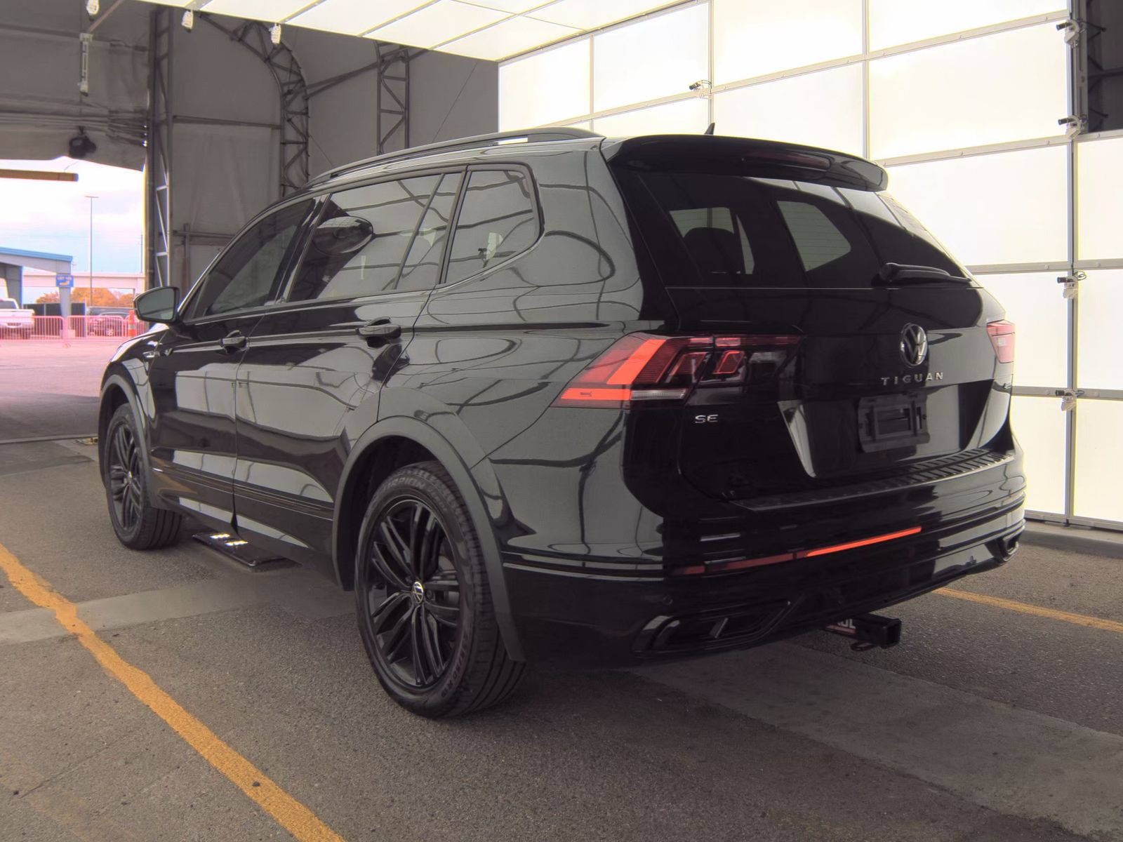 2022 Volkswagen Tiguan 2.0T SE R-Line Black AWD