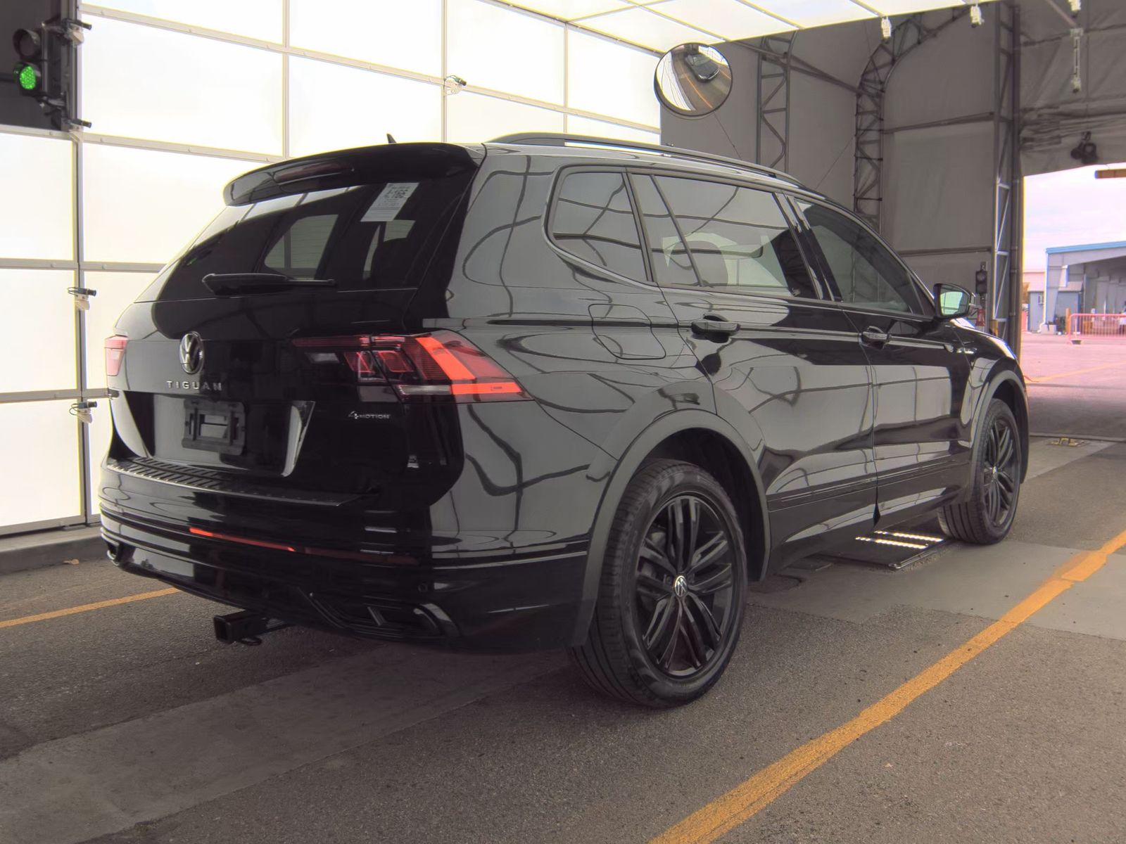 2022 Volkswagen Tiguan 2.0T SE R-Line Black AWD