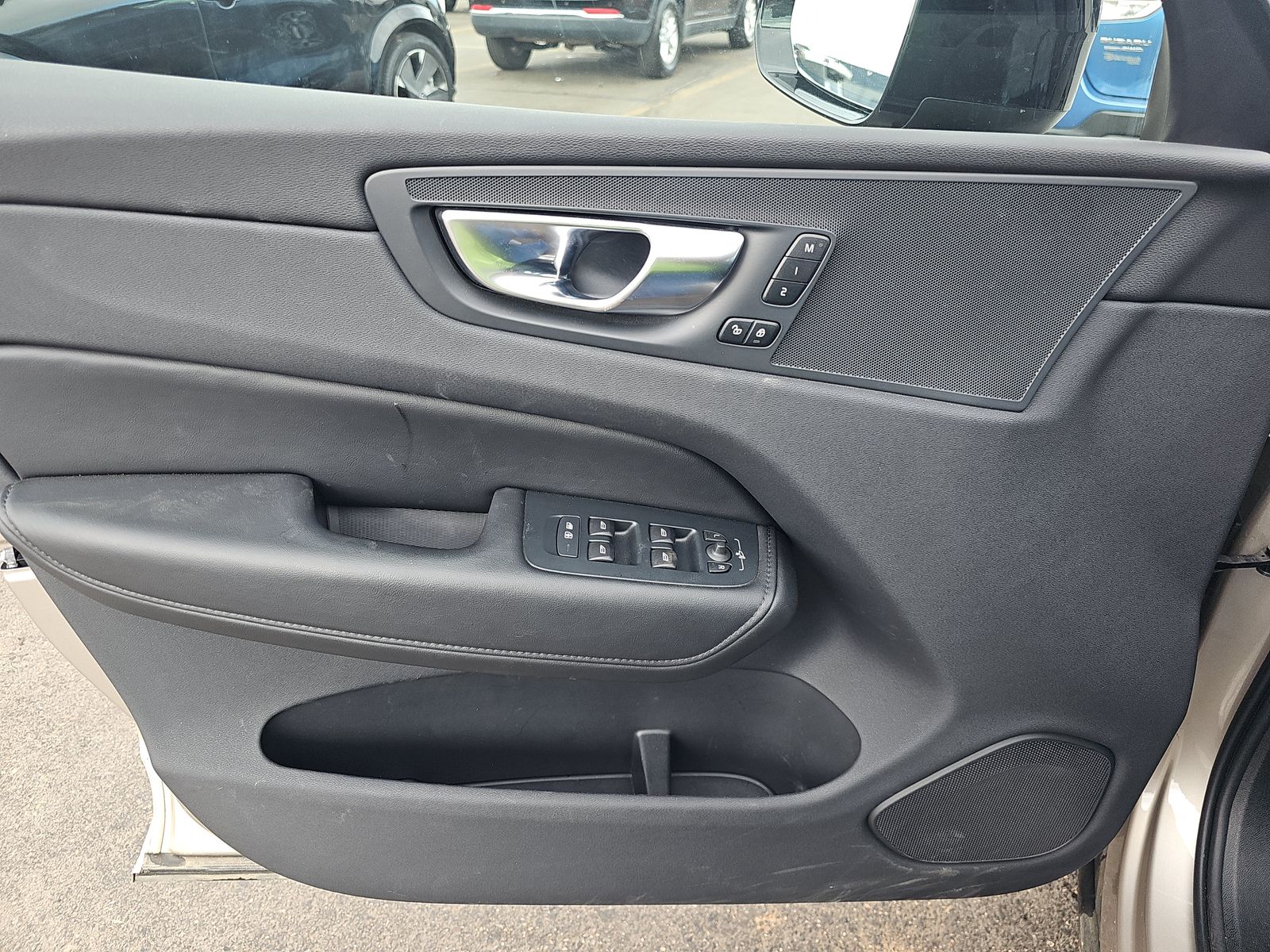 2025 Volvo XC60 B5 Plus AWD