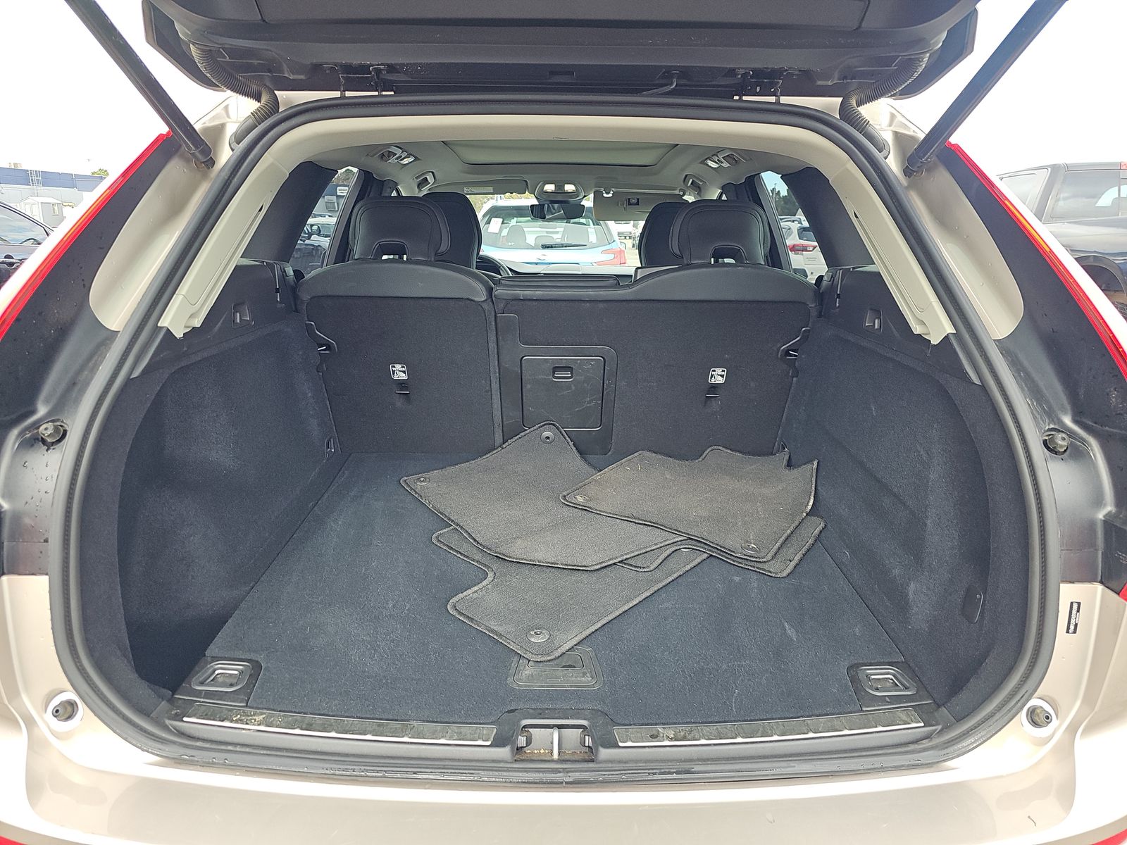 2025 Volvo XC60 B5 Plus AWD