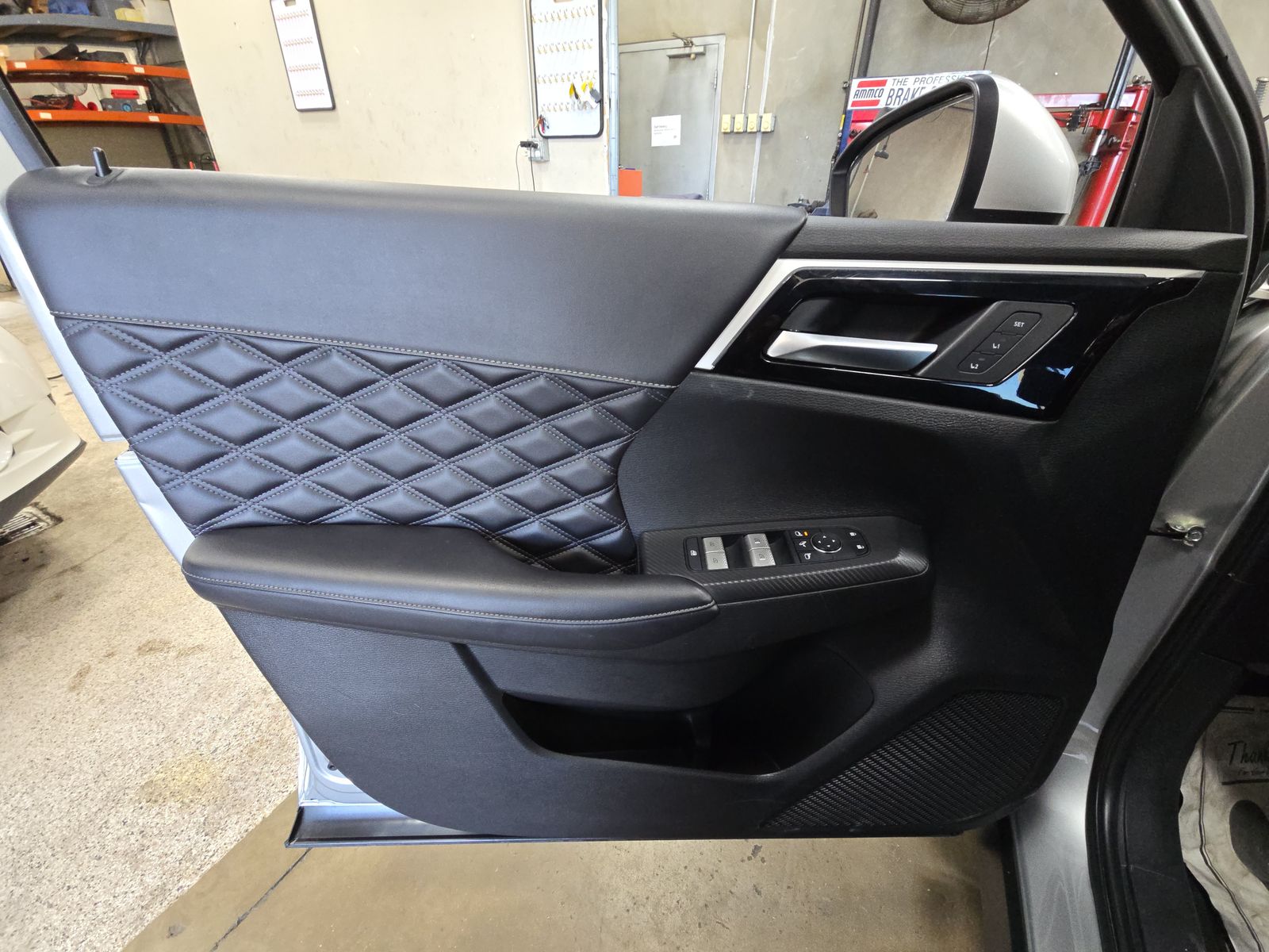 2023 Mitsubishi Outlander PHEV 40th Anniversary Edition AWD