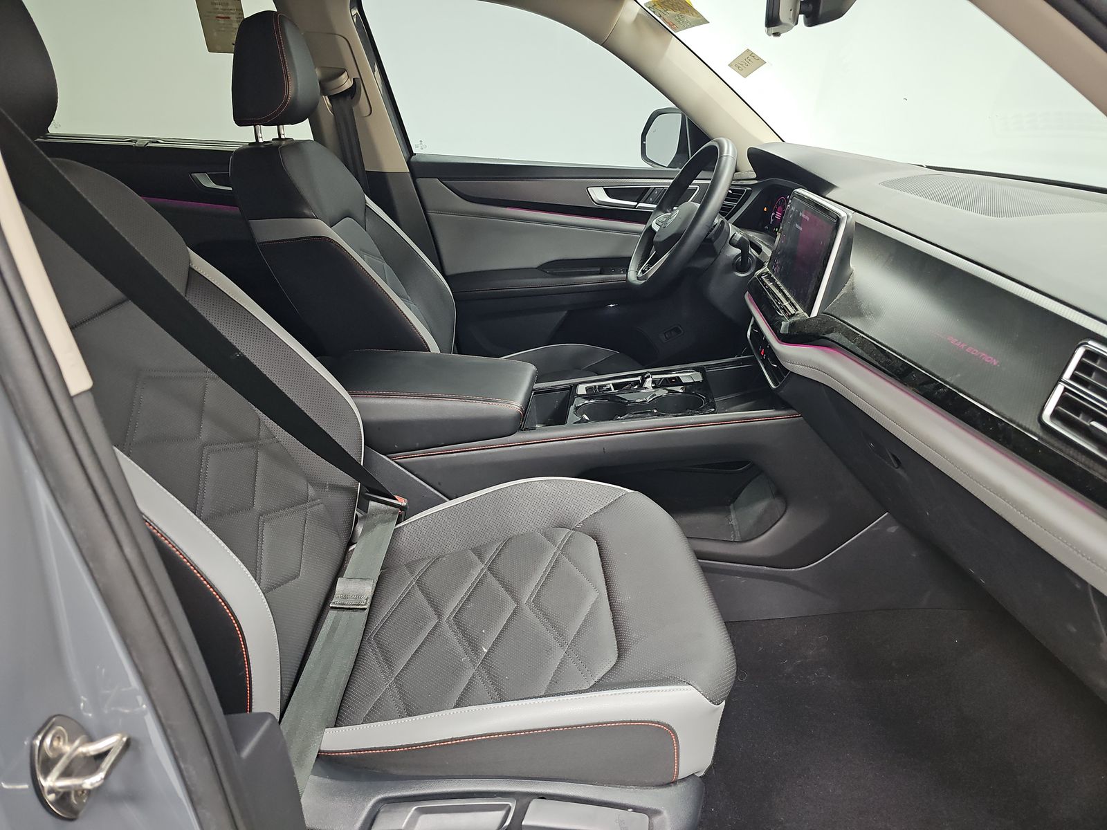 2024 Volkswagen Atlas 2.0T Peak Edition SE AWD