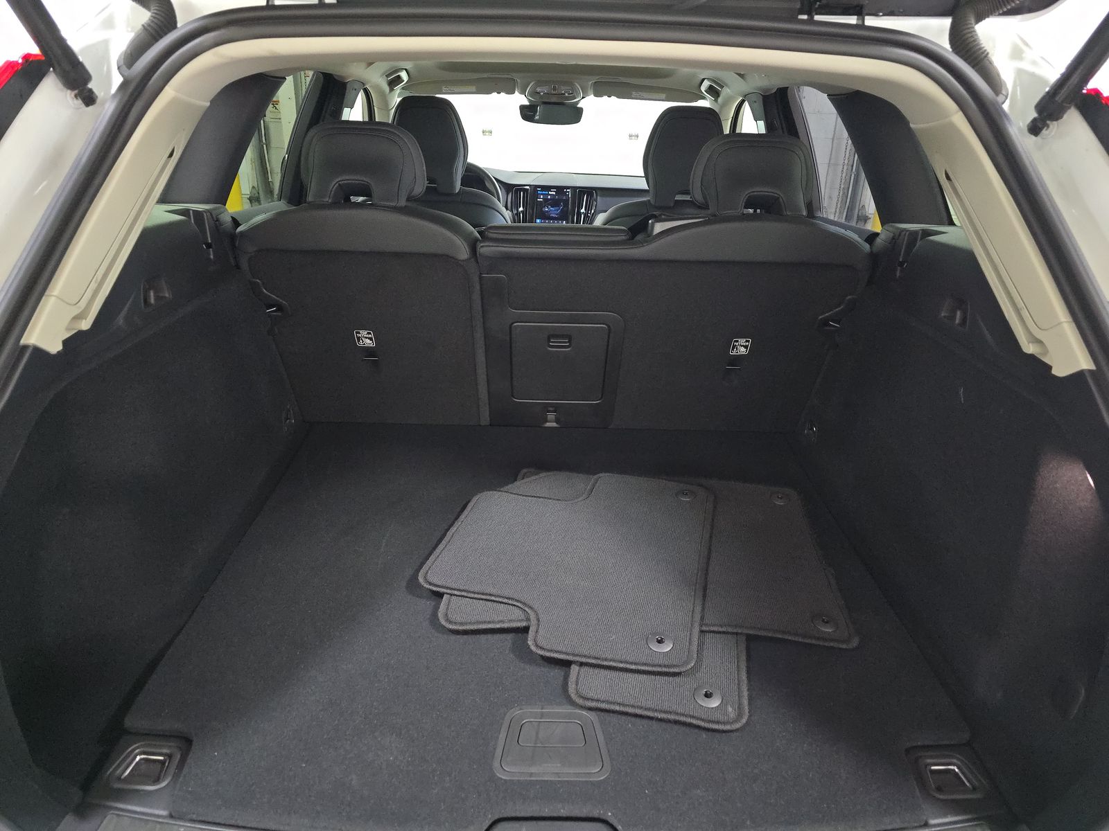 2025 Volvo XC60 B5 Plus AWD