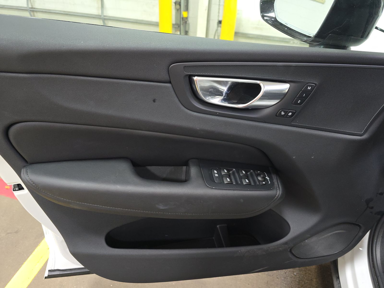 2025 Volvo XC60 B5 Plus AWD