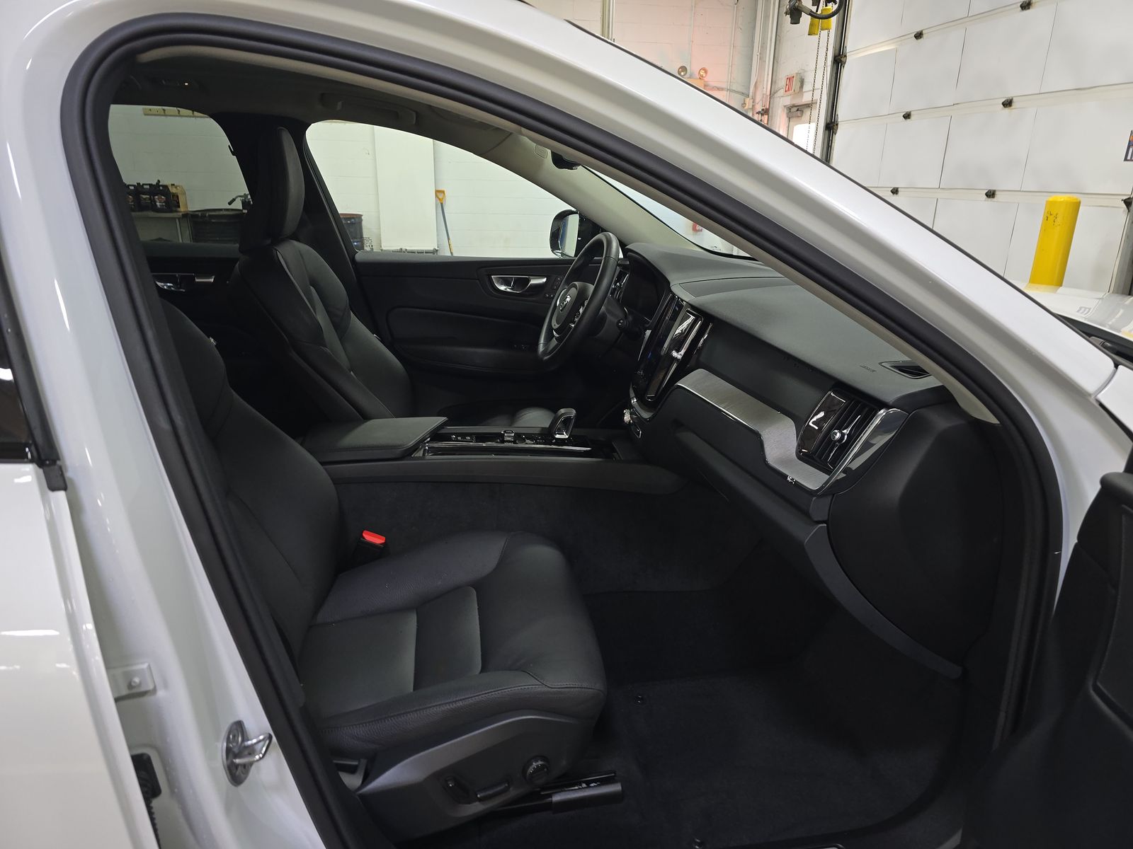 2025 Volvo XC60 B5 Plus AWD