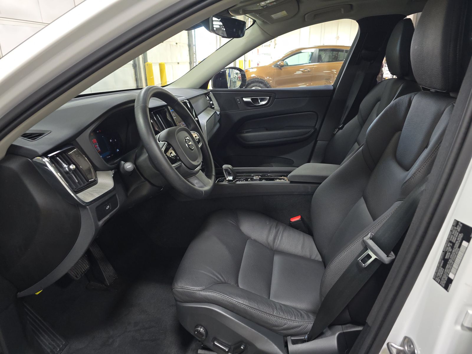 2025 Volvo XC60 B5 Plus AWD