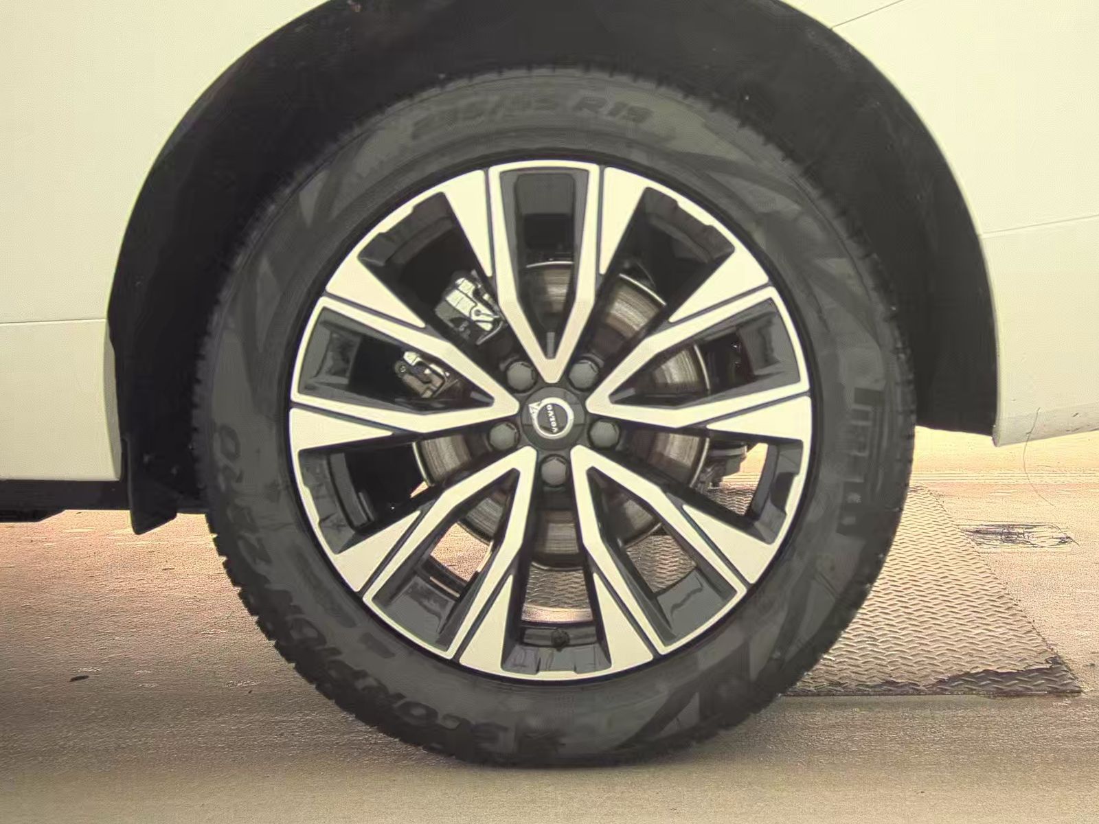 2025 Volvo XC60 B5 Plus AWD