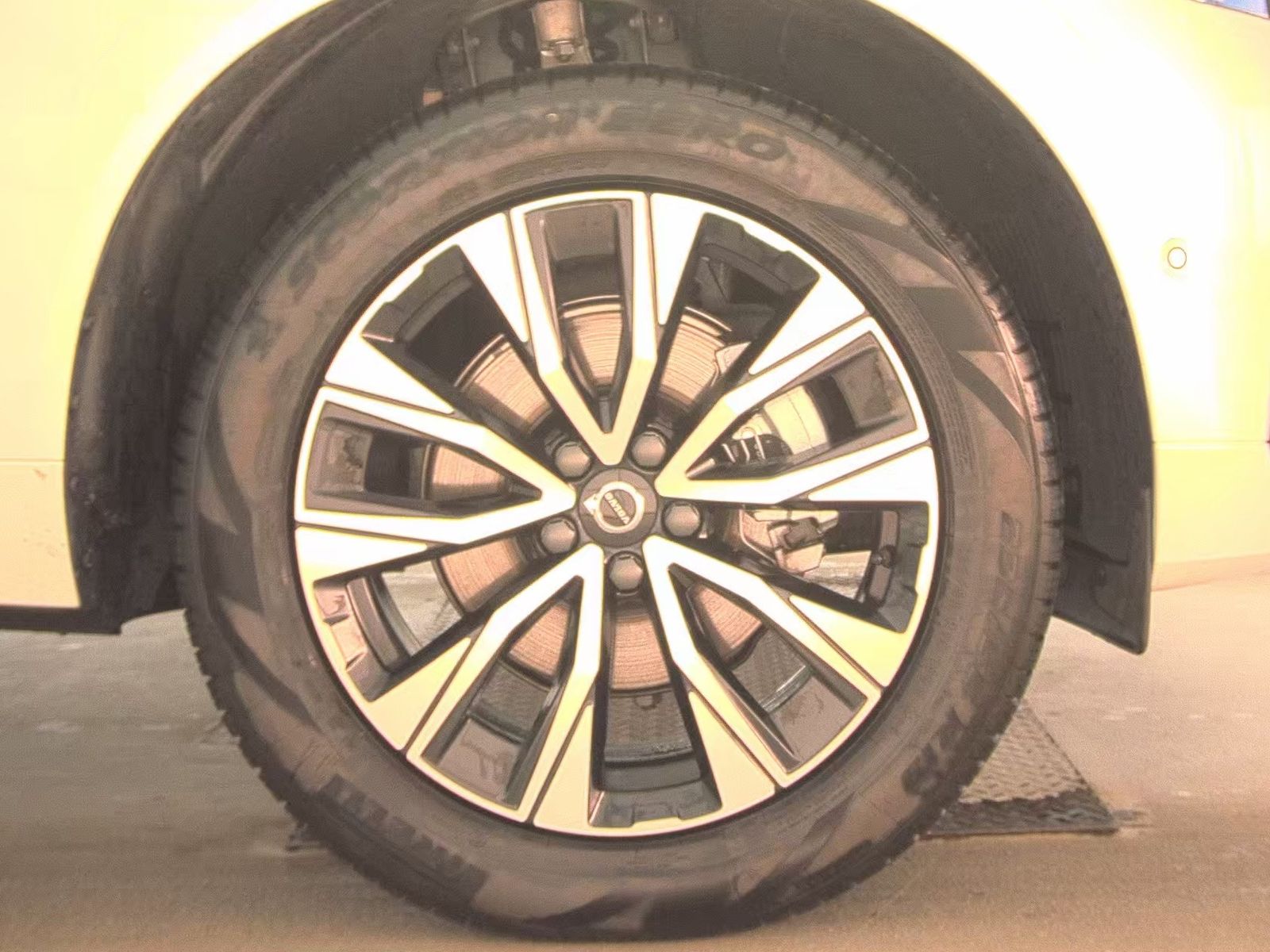 2025 Volvo XC60 B5 Plus AWD