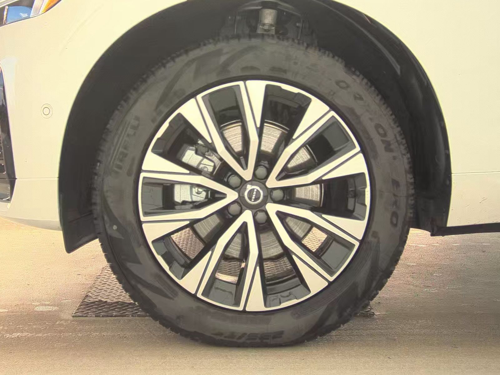 2025 Volvo XC60 B5 Plus AWD