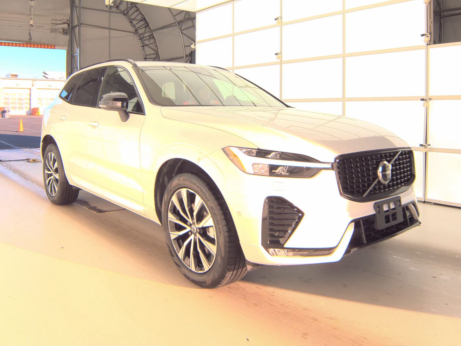 2025 Volvo XC60 B5 Plus AWD