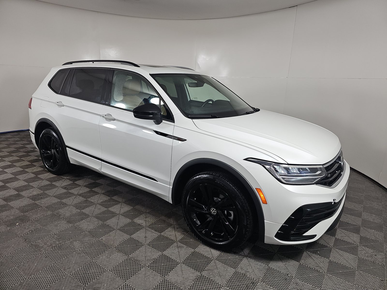 2024 Volkswagen Tiguan 2.0T SE R-Line Black AWD