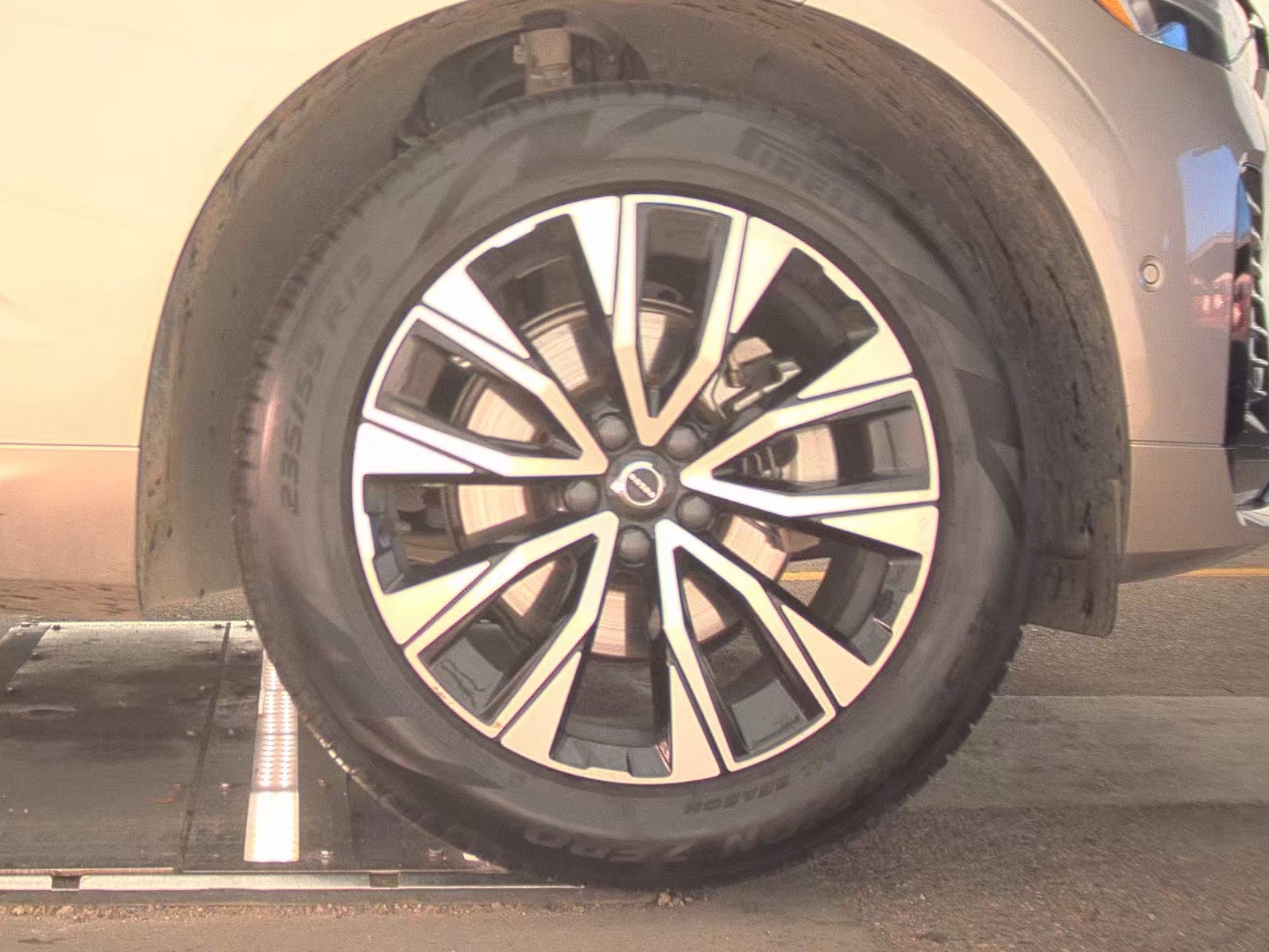 2025 Volvo XC60 B5 Plus AWD