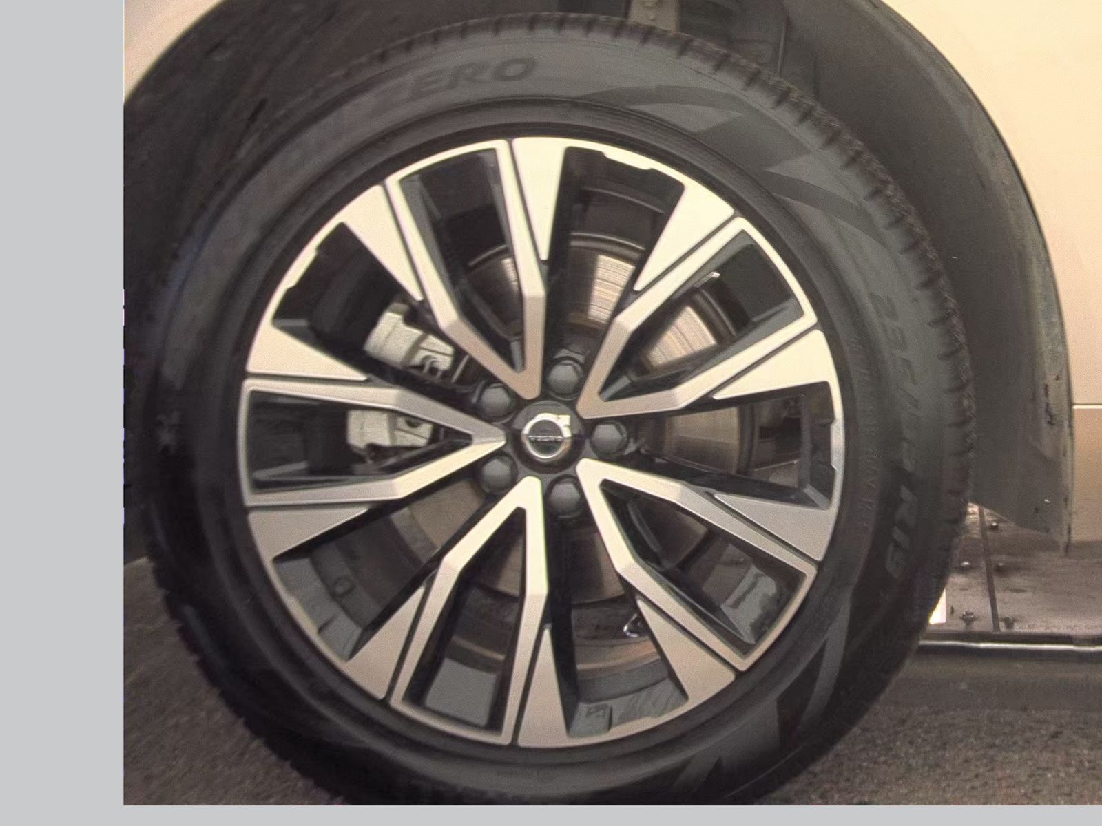 2025 Volvo XC60 B5 Plus AWD