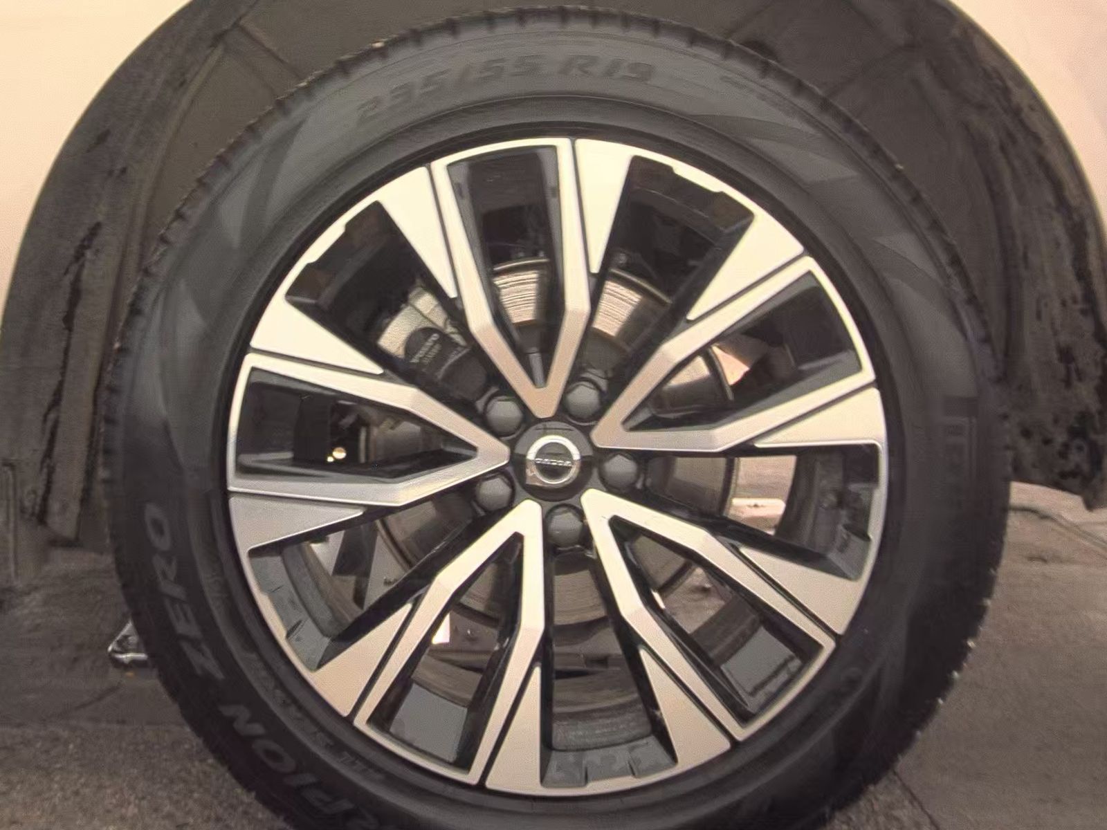 2025 Volvo XC60 B5 Plus AWD