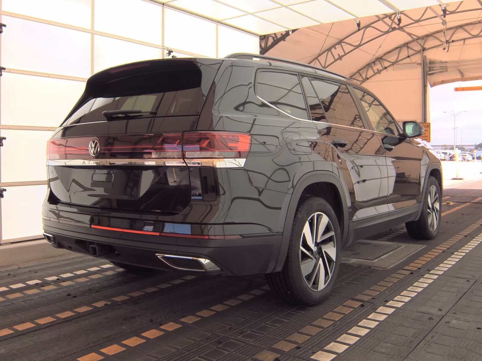 2025 Volkswagen Atlas 2.0T SE FWD