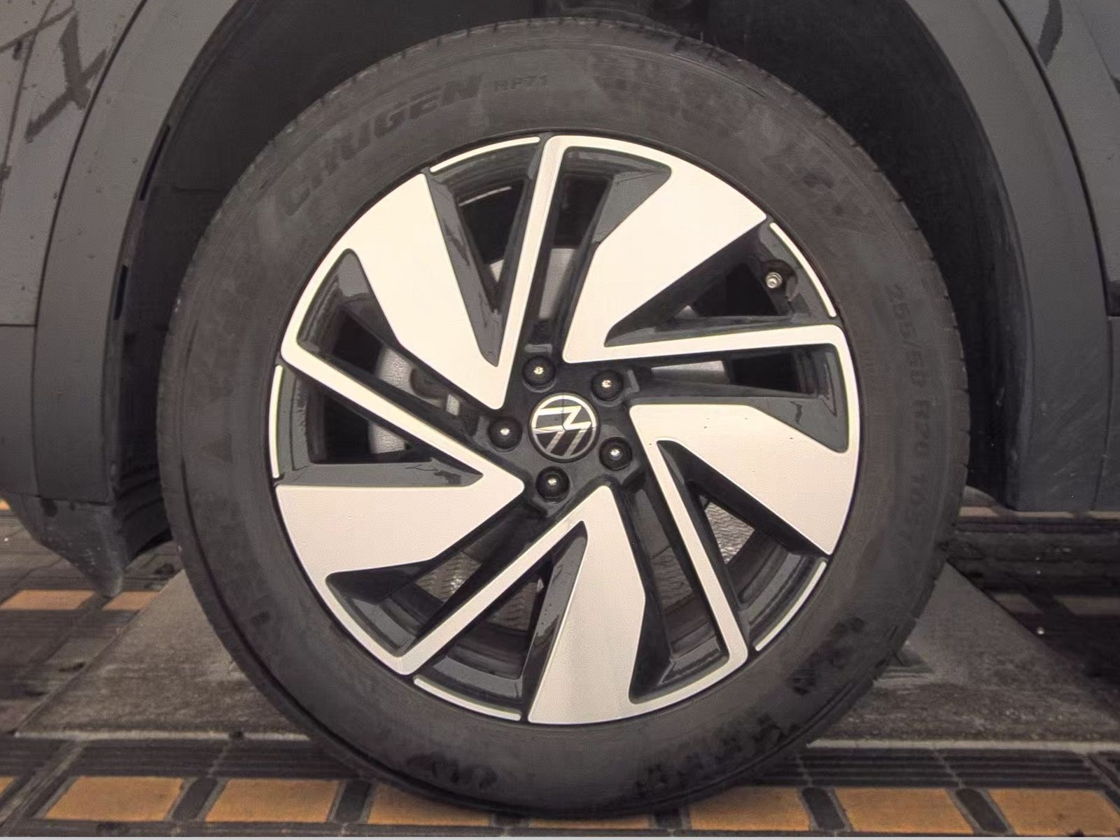 2025 Volkswagen Atlas 2.0T SE FWD