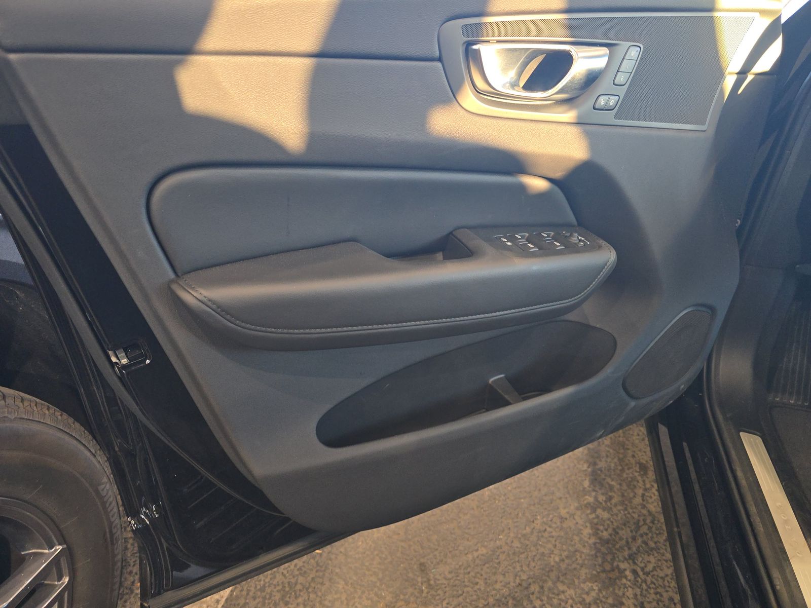 2025 Volvo XC60 B5 Plus AWD