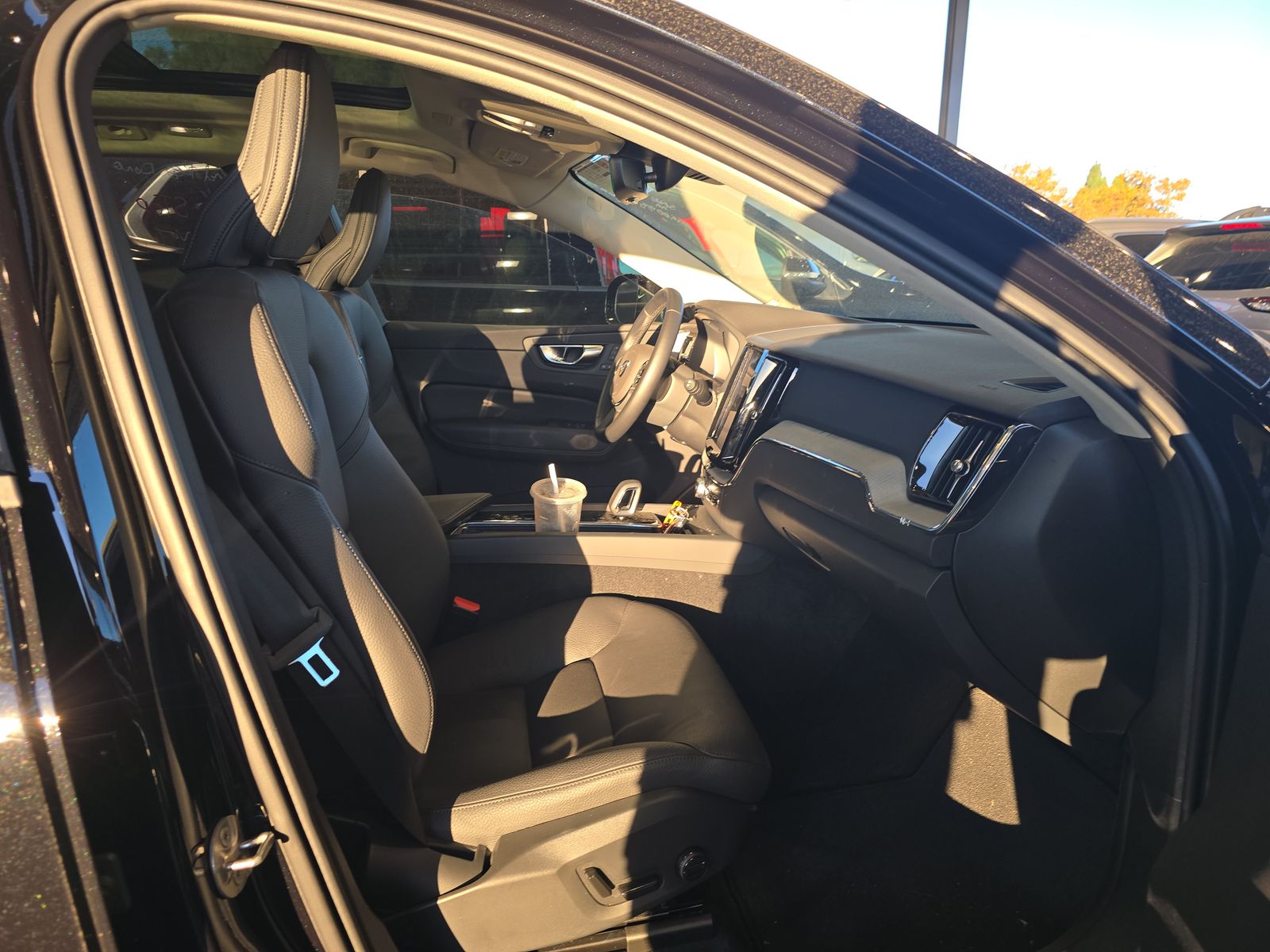 2025 Volvo XC60 B5 Plus AWD