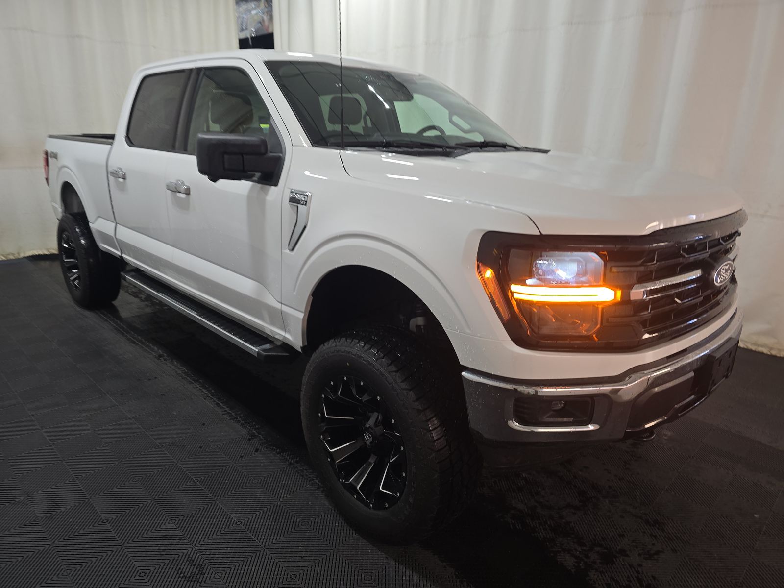 2024 Ford F-150 XLT AWD